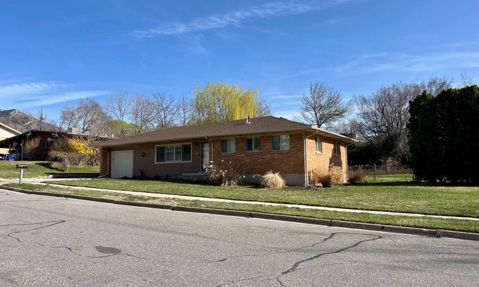 Ogden Haus | Next to Weber State and McKay-Dee Hospital, close to foothills. Patio and grill.