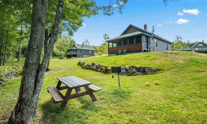 Rangeley Plantation Haus | Schöne Ferienhausgemeinschaft mit gemeinsamem Sandstrand mit Badeplattform, Docks und Liegeplätzen