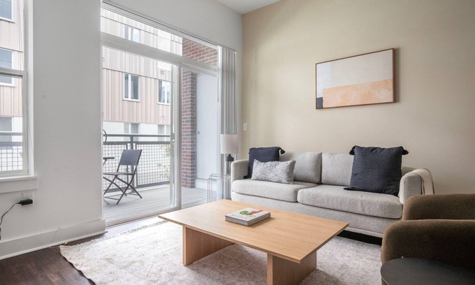 Cambridge Wohnung | Nice Alewife 2BR w/ Gym & W/D, nr Shopping & T, by Blueground