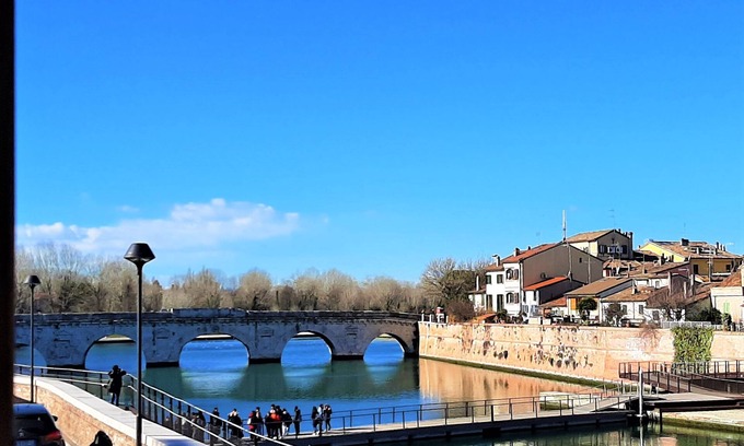 Rimini Historic Center Wohnung | Am Kanalhafen, Blick auf die römische Brücke und das alte Dorf, KOSTENLOSES WIFI, Klimaanlage, Parkplatz