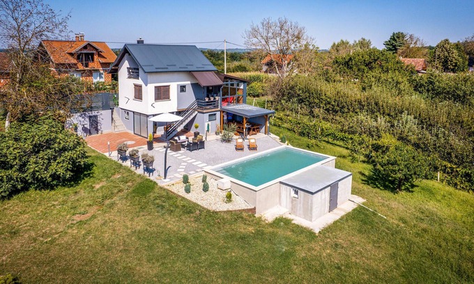 Kapela Haus | Schönes Haus in Nova Diklenica mit WLAN