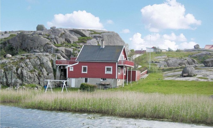 Ha Haus | Nice Home In Sirevåg With Kitchen