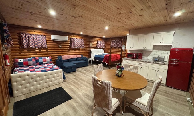 Cambridge Kabine | Nice log cabin on back country road with peace, quiet and the amenities of home