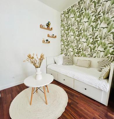 Levallois-Perret Wohnung | Nice studio with a terrace