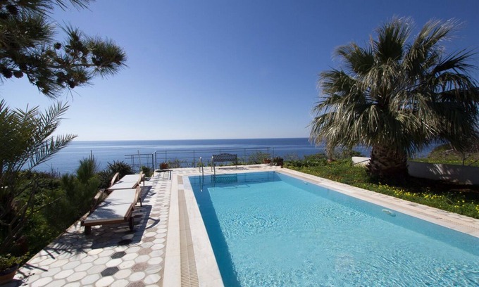Achlia Villa | Schöne Villa, herrlicher Meerblick, Strand zu Fuß erreichbar, ruhiger Ort.