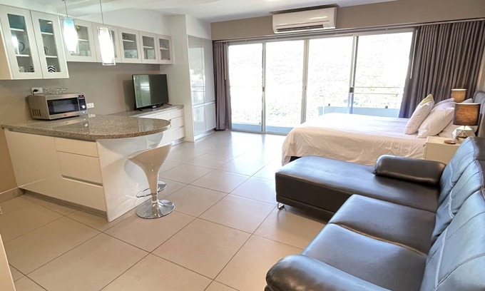 Nimman Wohnung | Nimman Studio with FREE Motorbike - Kitchen - View - Pool - Chom Doi 2
