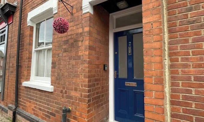 Newent Haus | No. 2 High Street, Newent – characterful Victorian house