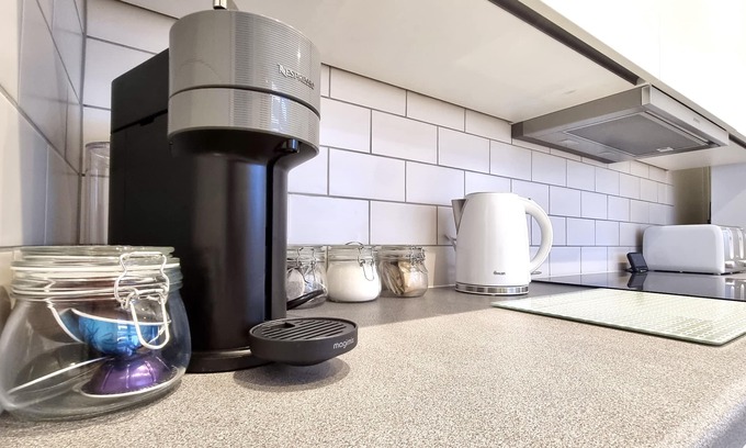 Roath Haus | No.71 by Switchback Stays