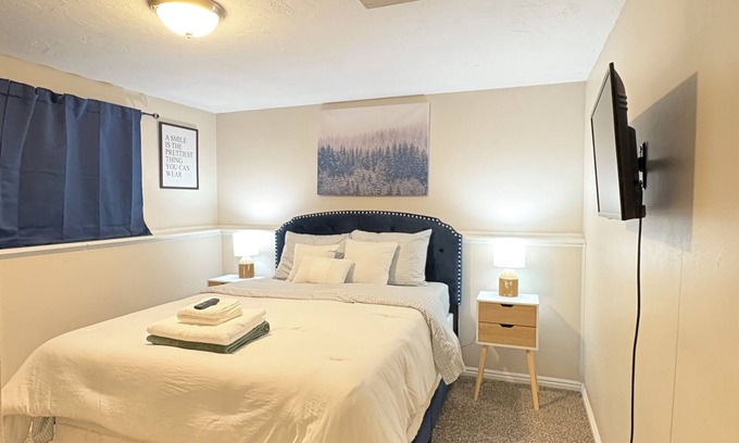 West Valley City Haus | No Frills 2-bedroom Stay in Suburban West Valley City w WiFi, AC, Private Entry