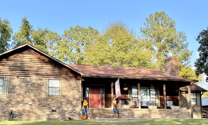 Gadsden Haus | Noccalula Mountain Retreat-The ByrdHouse