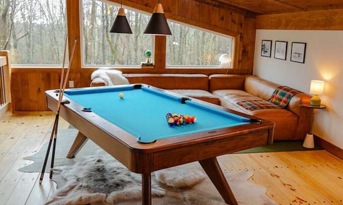 Jim Thorpe Kabine | Noir Haus - NEW! Custom luxury cabin 2 acres w pool table fire pit hot tub