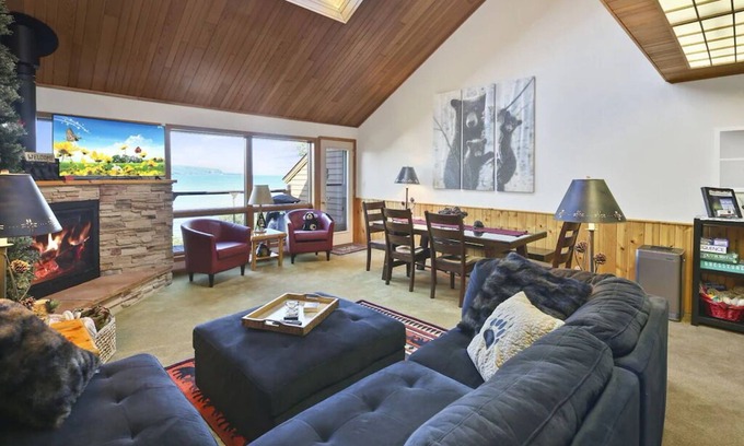 Two Harbors Haus | North Shore Nirvana: Lakefront, Deck, Fireplace, Beach