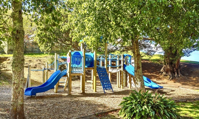 Northcote Haus | Northcote Point with Cityscape View.