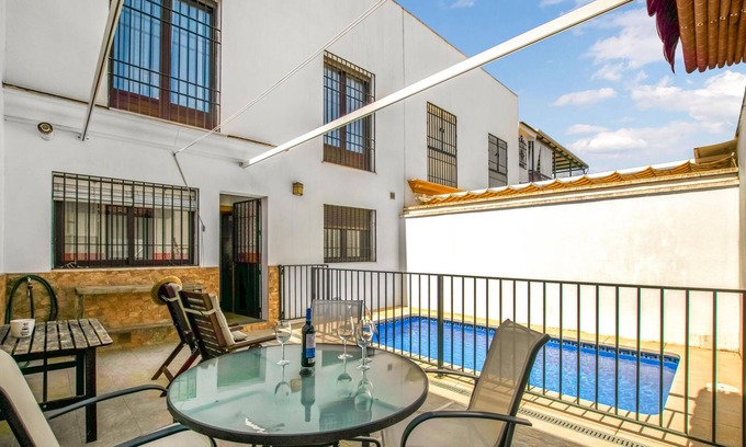 Cordoba Haus | Not far from the city of Cordoba awaits you this beautiful vacation home with swimming pool.