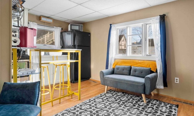 Dover Wohnung | Nothing Fancy Older Pet Friendly APT!