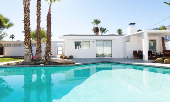 Racquet Club Estates Haus | Nummer 444 - Ein makelloser Alexander aus der Mitte des Jahrhunderts mit großem beheiztem Pool