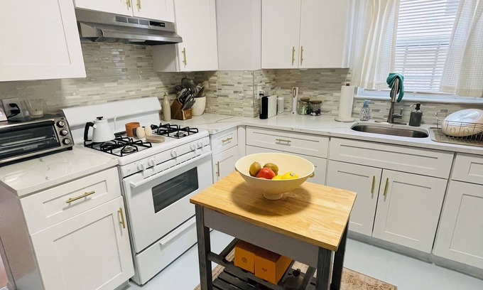 East Flushing Wohnung | NY Presbyterian, US Open, CitiField : 1-bedroom apt w/Patio in Flushing East