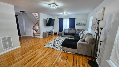 Forest Hill Haus | NYC & Downtown Newark Commuter Dream Stay