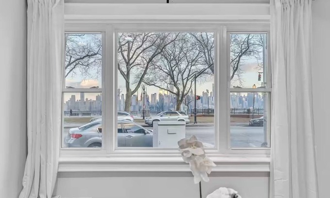 Weehawken Wohnung | NYC VIEWS mins to downtown, parks, shop & Parking!