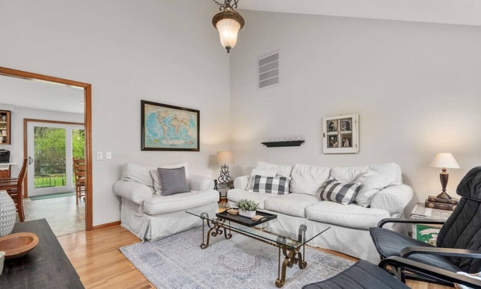 Central Oregon Haus | Oakway Oasis: within 3 miles of Autzen/U of O