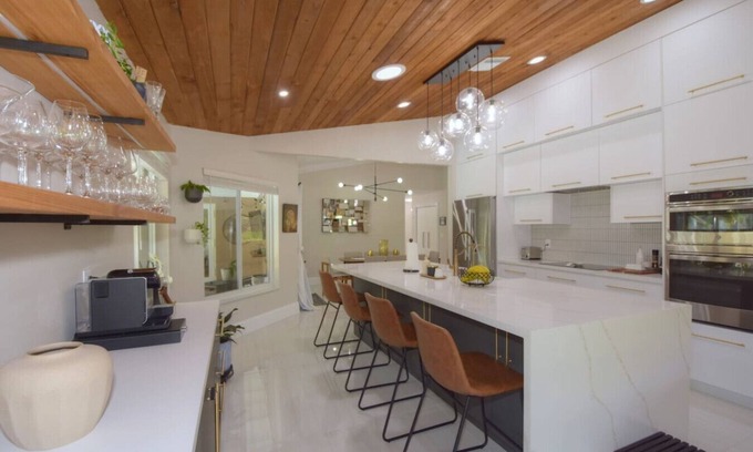 University Drive Wohnung | Oasis with Enclosed Heated Pool