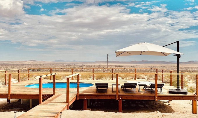 Panorama Heights Haus | 360 Views with pool and spa – Walking distance to the Park!