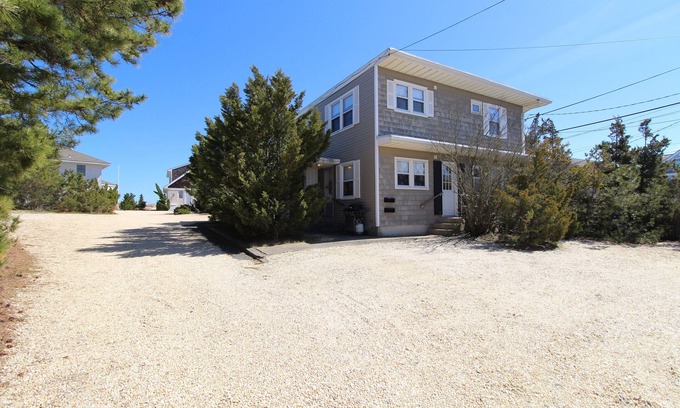 Point Pleasant Beach Haus | OCE1422L | 2BR 1 ba w/ Private Beach Access! 1st Flr unit w/ parking, PETS!
