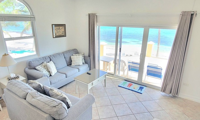 Bodden Town Eigentumswohnung | Ocean/Beachfront - stunning views! Seabreeze Villas