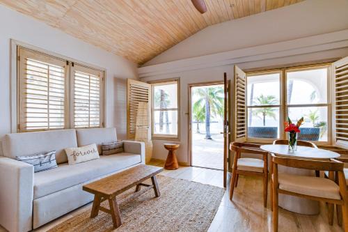 Placencia Haus | Ocean Crush- Beachfront & Resort Amenities