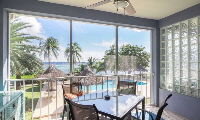 Bodden Town Wohnung | Ocean front 2 bedroom condo with pool