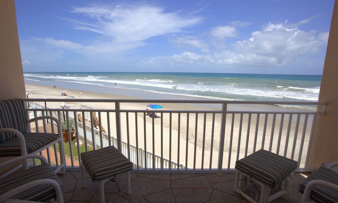 Satellite Beach Eigentumswohnung | Ocean Front Complex - Wunderschöner Panoramablick auf das Meer!