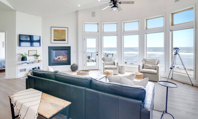 Seal Rock Haus | Ocean Front, Commanding Views, Sandy Beach, Seal Rock!