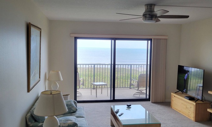 Cocoa Beach Eigentumswohnung | Ocean Front Condo Downtown Cocoa Beach