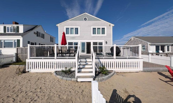 Ocean Bluff-Brant Rock Haus | Ocean Front House in Ocean Bluff - Enjoy the Sunrise from the Deck!