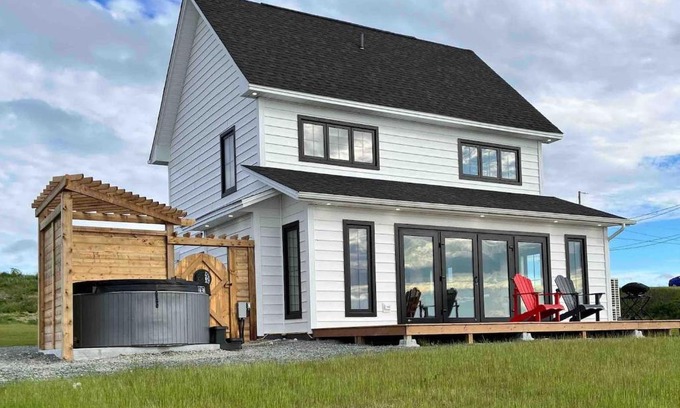 Port de Grave Haus | Ocean Front Saltbox 'seaforever' Whot Tub