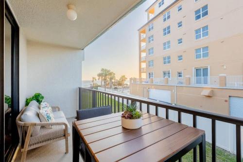 New Smyrna Beach Haus | Ocean Pool view I Beach front I Near Flagler 2BR