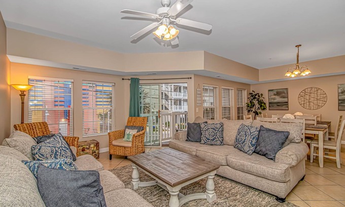Cherry Grove Beach Eigentumswohnung | 🌊 Ocean View 🌊 2 Pools 2 Balconies 👣 150 ft to Beach 👣 Sleep Up To 16 People