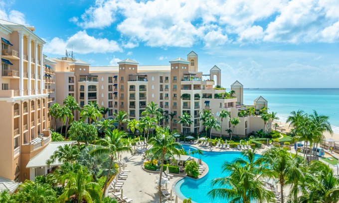Seven Mile Beach Eigentumswohnung | Ocean View 3-bedroom Residence located at The Ritz-Carlton, Grand Cayman