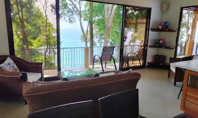 Dominicalito Villa | Ocean view Casa Gauguin. Forget your worries in this spacious and serene space.