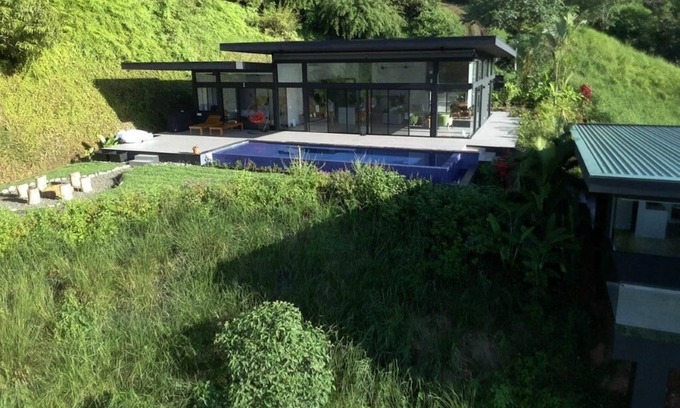Portalon Haus | Ocean view jungle surf house with 3 casitas, 7 bdrms with AC near Manuel Antonio