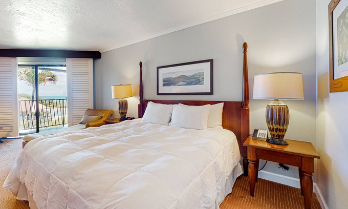 Hanamaulu Eigentumswohnung | Ocean-view resort condo - third floor - amazing pools, gym, spas, & restaurants