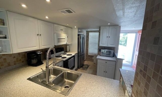 Point East Eigentumswohnung | Ocean View Second Floor 2/2