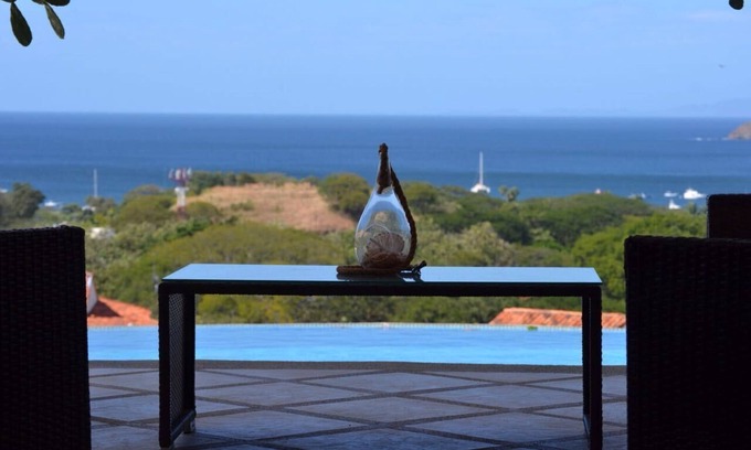 Coco Haus | Einstöckiges Haus mit Meerblick und eigenem Infinity-Pool. 10 min zu Fuß zum Strand