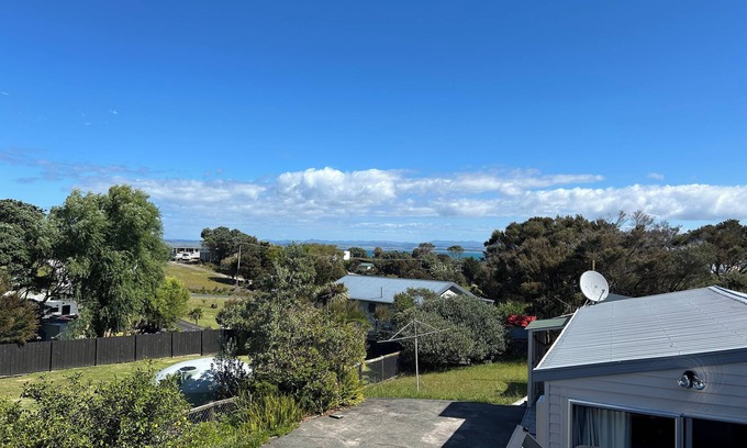 Karkari Peninsula Hütte | Ocean views, short walk to the beach. Close to the winery and great fishing.