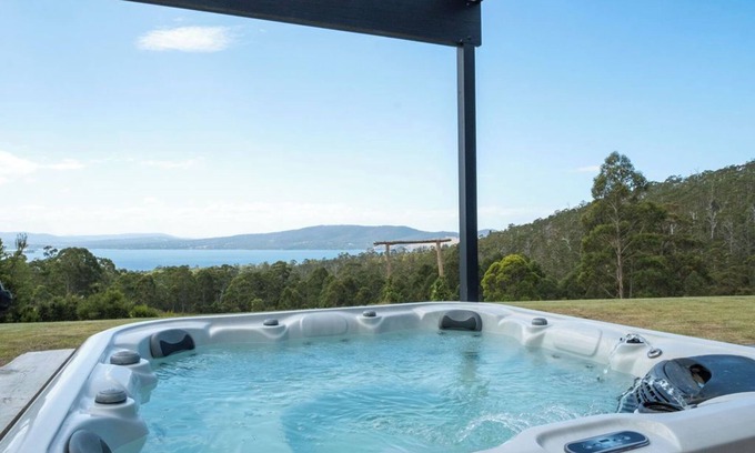 Lower Snug Haus | Ocean views, spacious & private, hot hub