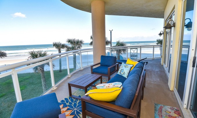 Daytona Beach Eigentumswohnung | Unique 2nd floor Oceanfront Luxury Condo - Pets Welcome with a fee.