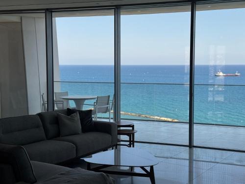 Neapolis Wohnung | Oceanfront 3BR in The One Tower, Limassol