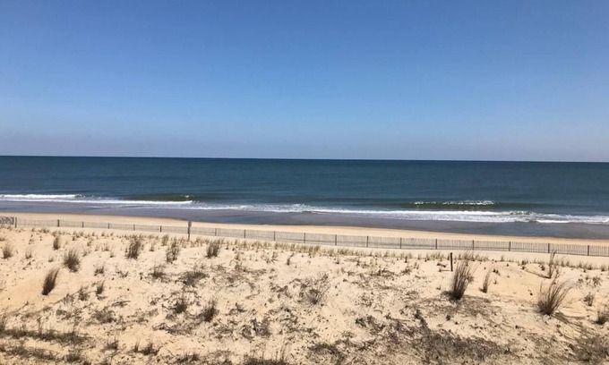 Sussex County Eigentumswohnung | Oceanfront 3rd Floor Condo with Stunning Views & Private Deck – Perfect Escape!