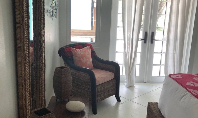 Andros Town Haus | Oceanfront- Andros Retreat -Fresh Creek-4BR