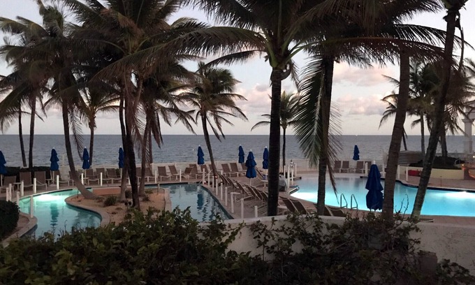 East Fort Lauderdale Resort | Oceanfront im Pelican Grand ~~ 2 Queen-Betten, 2 Flatscreens, 1 tolle Aussicht!